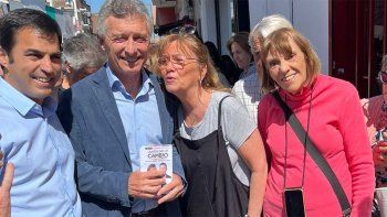 Macri en San Isidro, donde repartió la boleta de Bullrich. Macri en San Isidro, donde repartió la boleta de Bullrich.