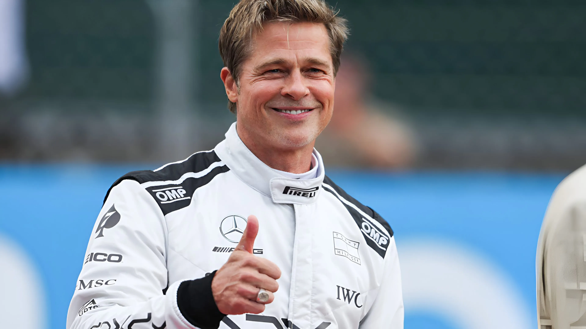 Con "F1: La película", Brad Pitt no solo regresa al género de acción de manera espectacular, sino que se posiciona como el actor definitivo del automovilismo en pantalla grande. La película, que se estrena el 27 de junio en cines antes de llegar a Apple TV+, capitaliza el boom de la Fórmula 1 generado por "Drive to Survive" de Netflix. Con "F1: La película", Brad Pitt no solo regresa al género de acción de manera espectacular, sino que se posiciona como el actor definitivo del automovilismo en pantalla grande. La película, que se estrena el 27 de junio en cines antes de llegar a Apple TV+, capitaliza el boom de la Fórmula 1 generado por "Drive to Survive" de Netflix.