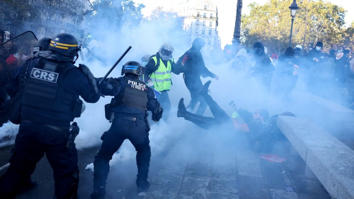Nuevos disturbios sacudieron Par&iacute;s en medio de las protestas estudiantiles (Foto: Reuters) &nbsp;