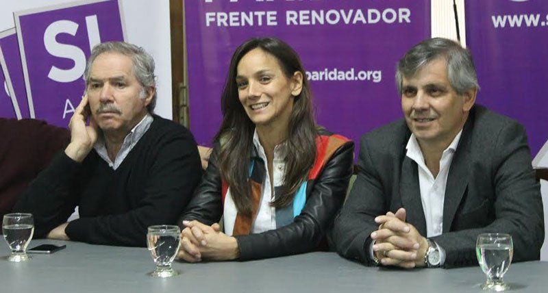 Guillermo Britos cuando estaba en el Frente Renovador, con Malena Galmarini y Felipe Solá. Guillermo Britos cuando estaba en el Frente Renovador, con Malena Galmarini y Felipe Solá.