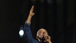 Lula Da Silva celebrando su reelección, tras ganarle en balotaje a Flávio Bolsonaro.