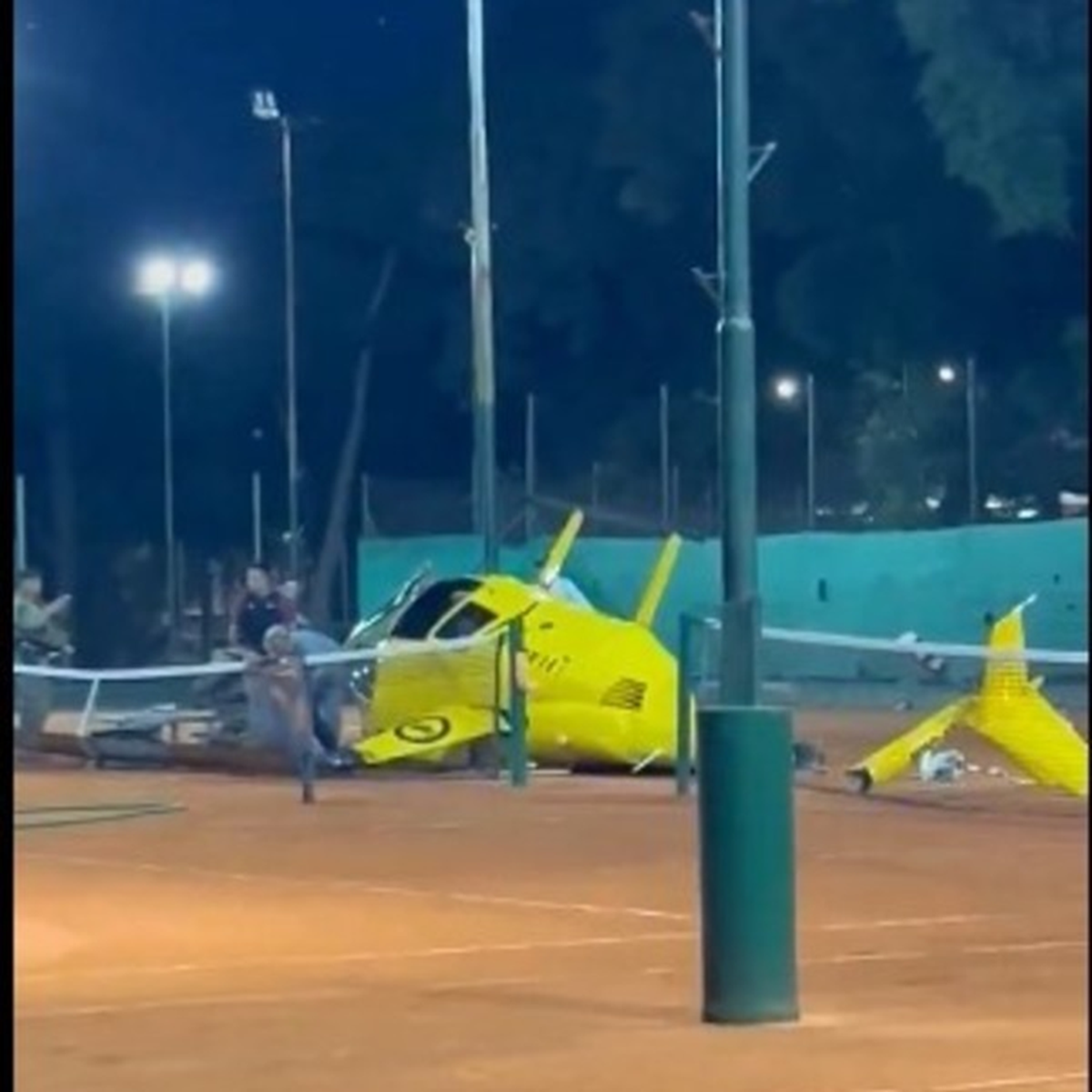 Se desplomó un helicóptero de alquiler junto a Aeroparque Se desplomó un helicóptero de alquiler junto a Aeroparque