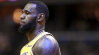 LeBron James quedó en el centro del mercado NBA: Warriors sueña con unirlo a Stephen Curry y armar un último súper equipo para pelear el anillo. LeBron James quedó en el centro del mercado NBA: Warriors sueña con unirlo a Stephen Curry y armar un último súper equipo para pelear el anillo.