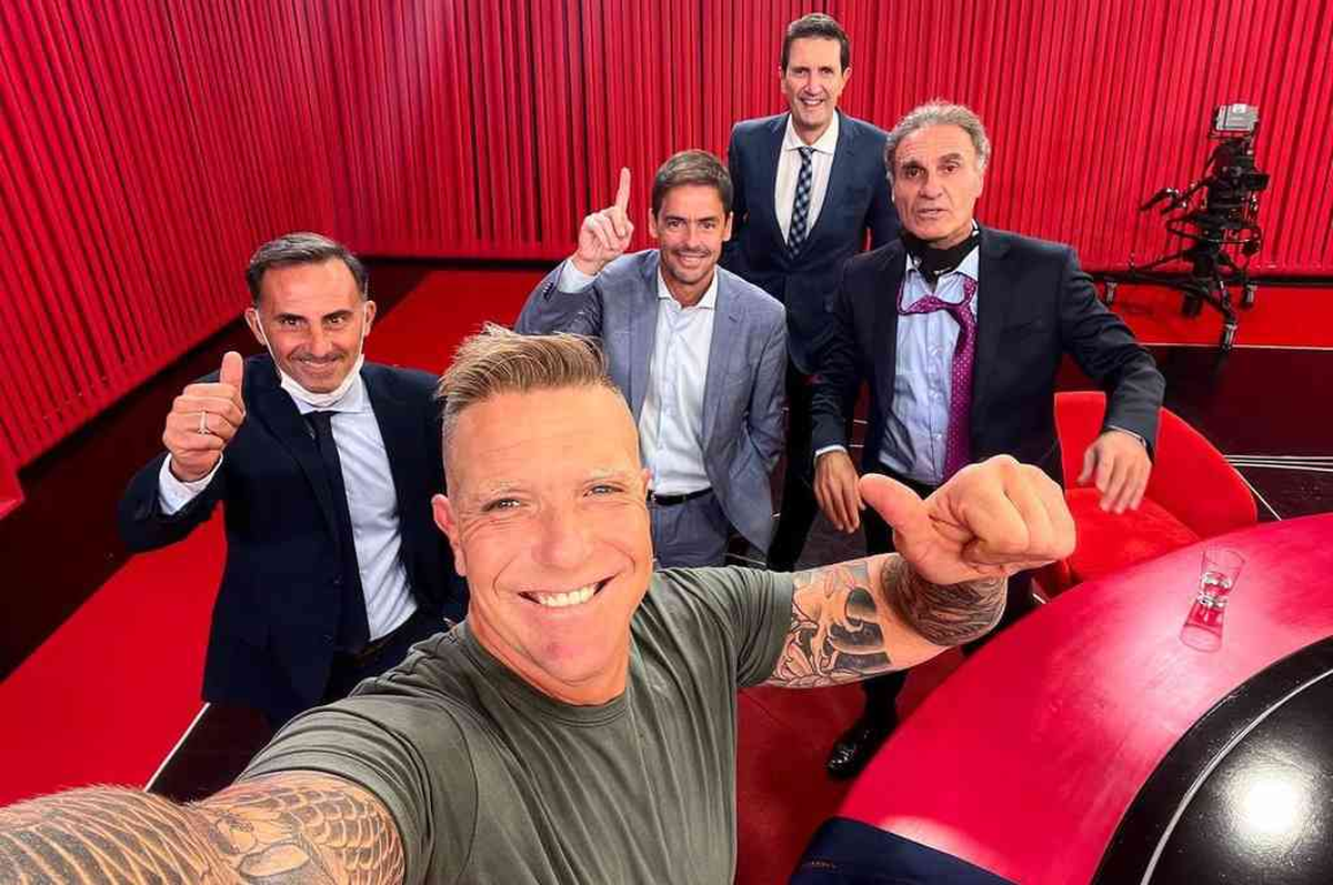 Alejandro Fantino junto a Diego Latorre, Óscar Ruggeri, Mariano Closs y Miguel Simón.