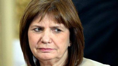 Bullrich publicó una foto vieja de Fabiola Yañez para criticar el toque de queda y luego la borró