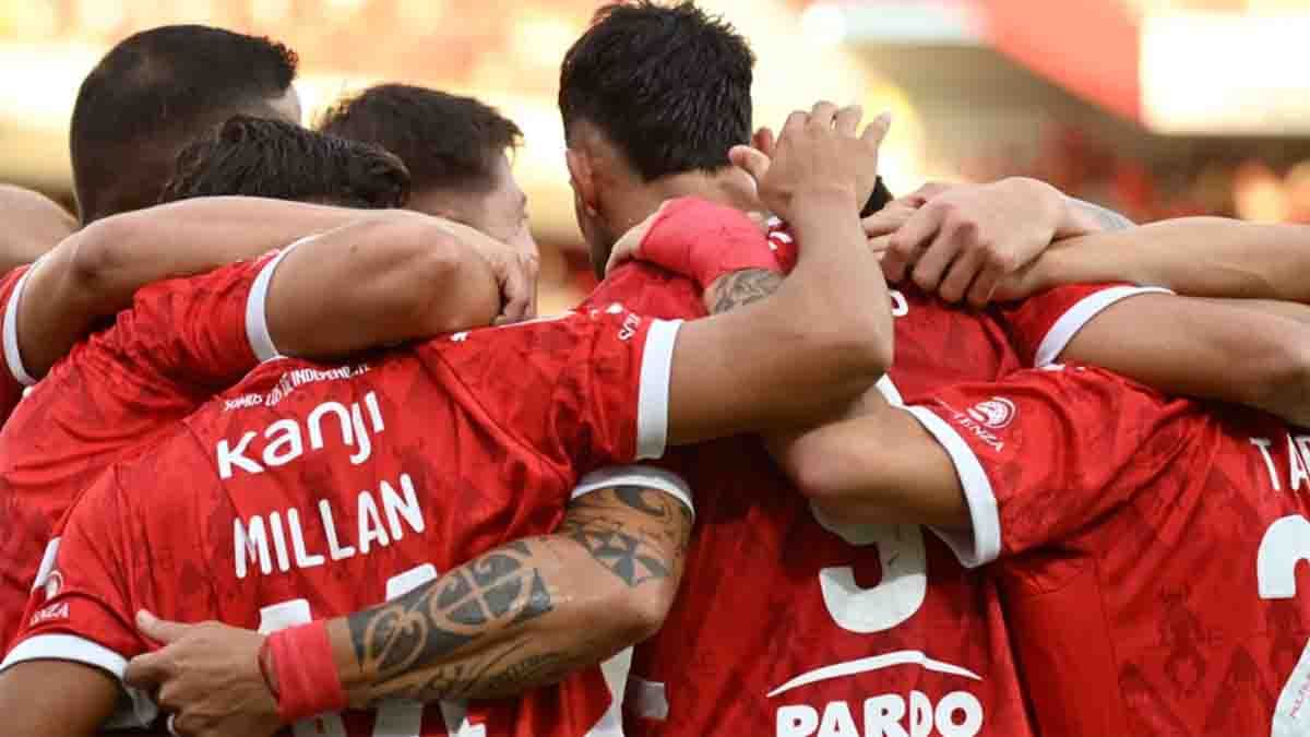 Independiente fue sancionado por la FIFA y deberá pagar la suma de 570.000 dólares para poder salir de una nueva inhibición y volver a sumar refuerzos. Independiente fue sancionado por la FIFA y deberá pagar la suma de 570.000 dólares para poder salir de una nueva inhibición y volver a sumar refuerzos.