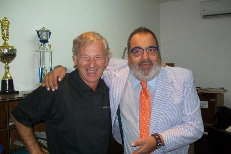 Marcelo Longobardi y Jorge Lanata: De lunes a domingo, 24 horas. Puede observarse que 1 año atrás, Radio 10 superaba a Mitre por más de 10 puntos porcentuales y ahora pierde por más de 4 puntos porcentuales.
