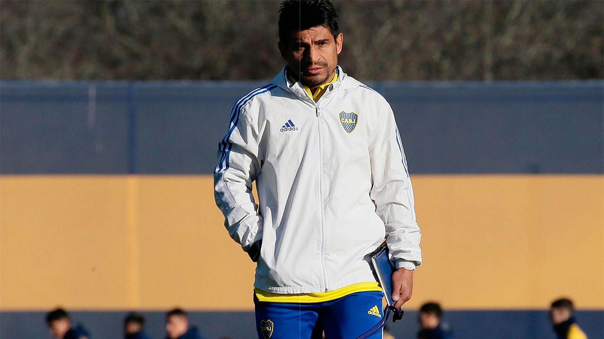 Boca es uno de los extraños cosas que existen de ganar partidos, jugar mal y ser puntero a tres fechas del final. Qué DT era el mejor, ¿Battaglia o Ibarra?.