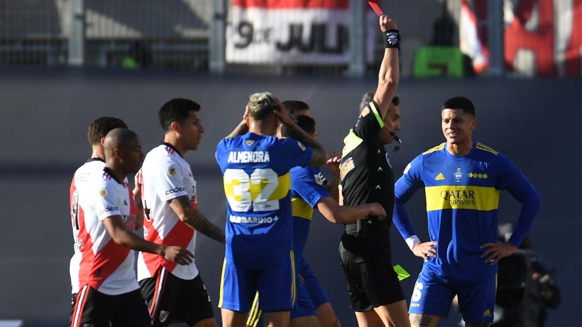 Agust & iacute; n Rossi, Marcos Rojo y Fernando Rapallini fueron las figuras m & aacute; s sobresalientes del Supercl & aacute; sico River y Boca en el Monumental.
