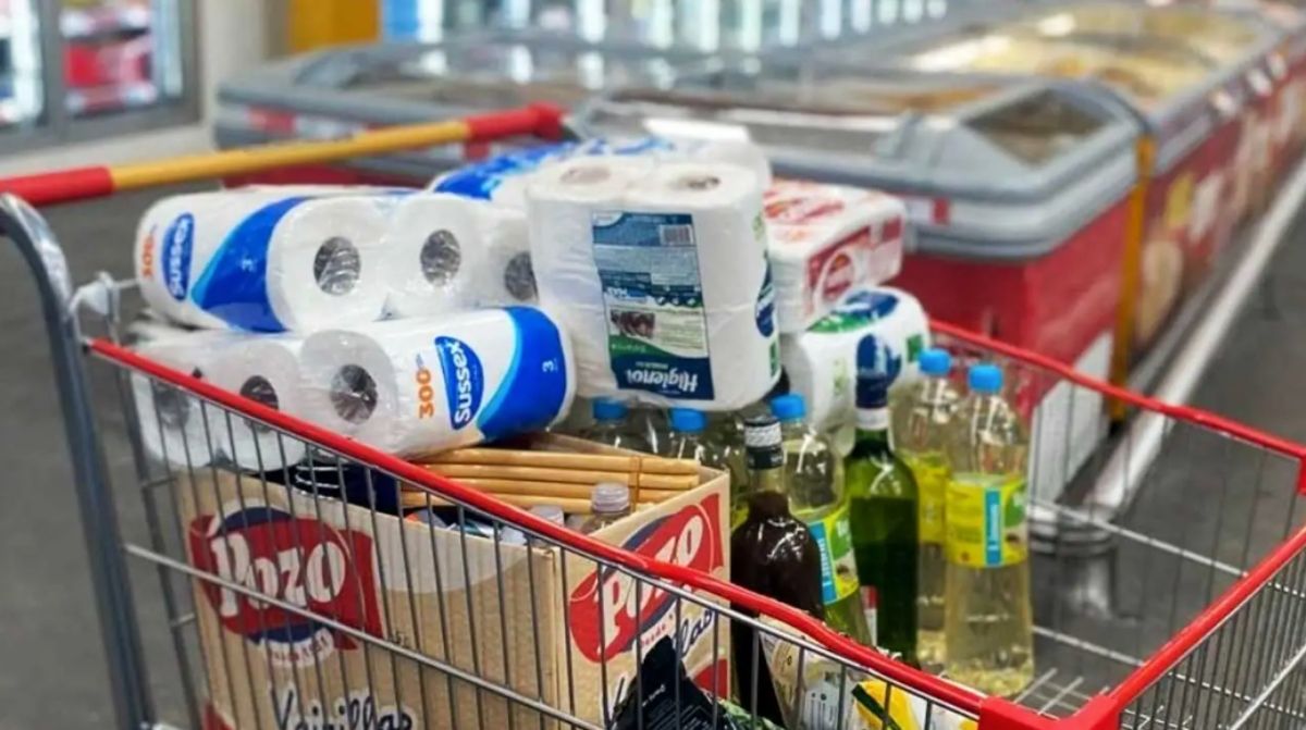 Banco devuelve dinero por comprar en este supermercado.