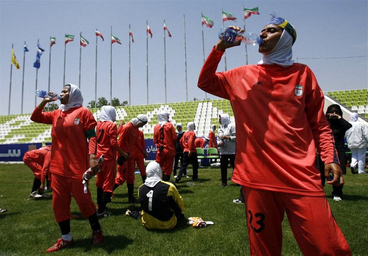 El silencio durante el himno nacional desató una polémica internacional y llevó a Donald Trump a intervenir públicamente en el caso. El silencio durante el himno nacional desató una polémica internacional y llevó a Donald Trump a intervenir públicamente en el caso.
