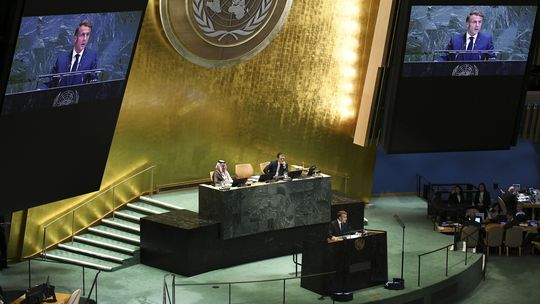 El argentino Rafael Grossi (OIEA) junta apoyo para llegar al mando de la ONU. Pero deberá competir con candidatos de la talla de Georgieva (FMI), y sobre todo, con el lobby para que asuma una mujer... El argentino Rafael Grossi (OIEA) junta apoyo para llegar al mando de la ONU. Pero deberá competir con candidatos de la talla de Georgieva (FMI), y sobre todo, con el lobby para que asuma una mujer...