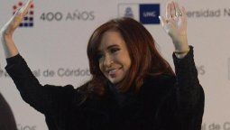 altText(Cristina no quiso debatir en Córdoba con los alumnos)}