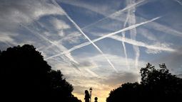 altText(Estelas químicas: RFK Jr. denuncia al Pentágono por envenenar los cielos)}