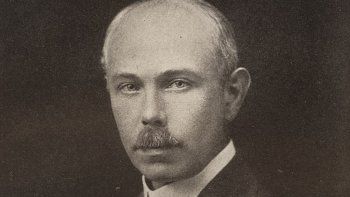 Francis Aston: Del surf y la música a revelar la estructura oculta de los átomos