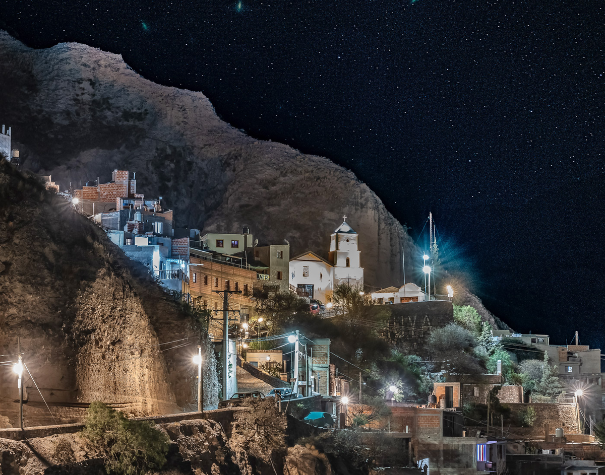 Vista nocturna de este pueblo en Salta. Vista nocturna de este pueblo en Salta.