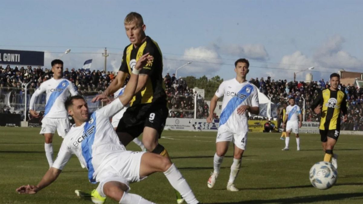 Brown de Puerto Madryn se quedó con el clásico de Chubut frente a Guillermo Brown 1-0 pero terminó con incidentes y denuncias por el accionar del arbitraje. Brown de Puerto Madryn se quedó con el clásico de Chubut frente a Guillermo Brown 1-0 pero terminó con incidentes y denuncias por el accionar del arbitraje.