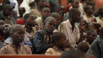Conmoción en Nigeria: Grupo armado secuestró 200 niños de escuela