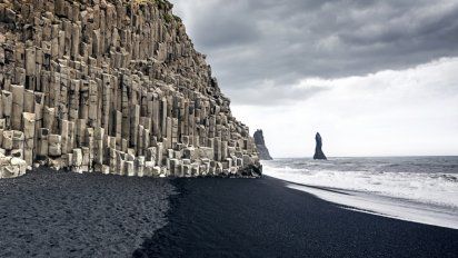 La playa de arena negra elegida entre las mejores del mundo
