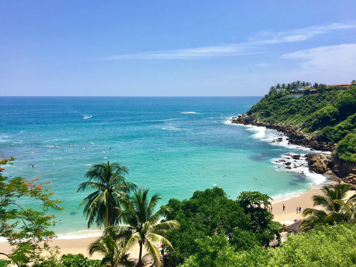 Para los viajeros en búsqueda de un destino tropical para comenzar el año, Puerto Escondido puede ser una hermosa escapada. Para los viajeros en búsqueda de un destino tropical para comenzar el año, Puerto Escondido puede ser una hermosa escapada.