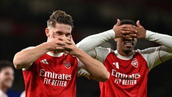 Arsenal golea 4 a 0 al Atlético de Madrid. Arsenal golea 4 a 0 al Atlético de Madrid.