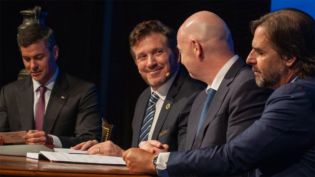 Elpresidente de la Conmebol, Alejandro Domínguez, le pidió a la UEFA sobre elMundial 2030 que “juntos debemos llegar a un acuerdo”.