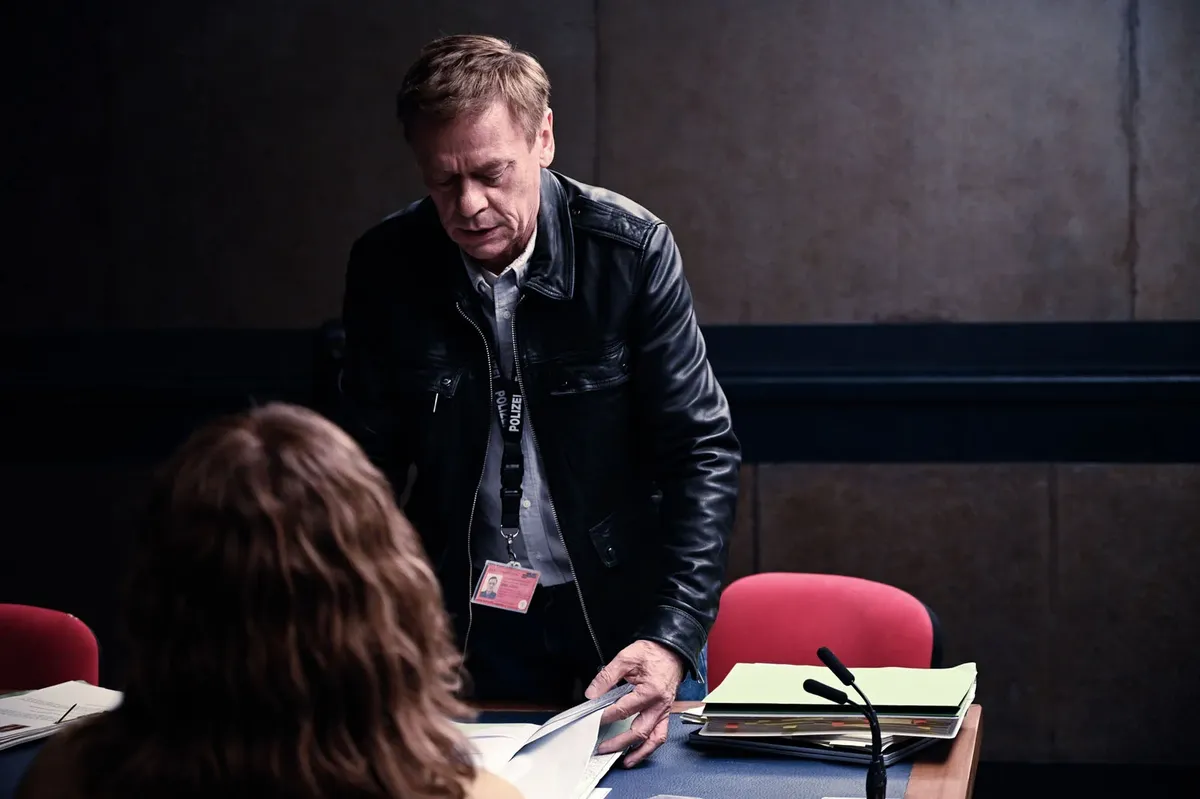 Una gran miniserie que te va a mantener alerta en todo momento. Una gran miniserie que te va a mantener alerta en todo momento.