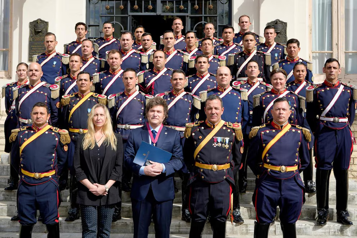 El 'granadero honorífico' Javier Milei. El 'granadero honorífico' Javier Milei.