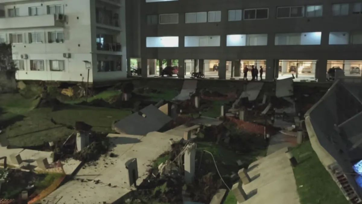 El Banco Ciudad anunció que postergará por 90 días el pago de cuotas de créditos a los vecinos afectados por el derrumbe en Parque Patricios. El Banco Ciudad anunció que postergará por 90 días el pago de cuotas de créditos a los vecinos afectados por el derrumbe en Parque Patricios.