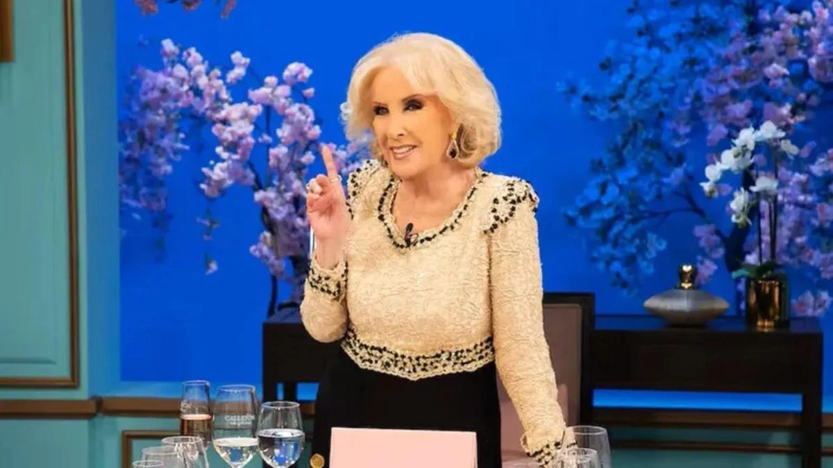 El Trece responde con La Noche de Mirtha Legrand y figuras populares para atraer a las familias. Es tradición y conversación larga contra el show y el escándalo de Telefe. El Trece responde con La Noche de Mirtha Legrand y figuras populares para atraer a las familias. Es tradición y conversación larga contra el show y el escándalo de Telefe.
