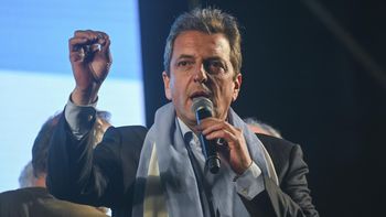 Sergio Massa embanderado. Sergio Massa embanderado.