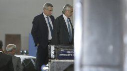 Alberto Fernández busca apoyo de para su reelección pero solo le quedan Agustín Rossi, Juan Manuel Olmos, Santiago Cafiero y Victoria Tolosa Paz. Parece que no alcanza con eso.