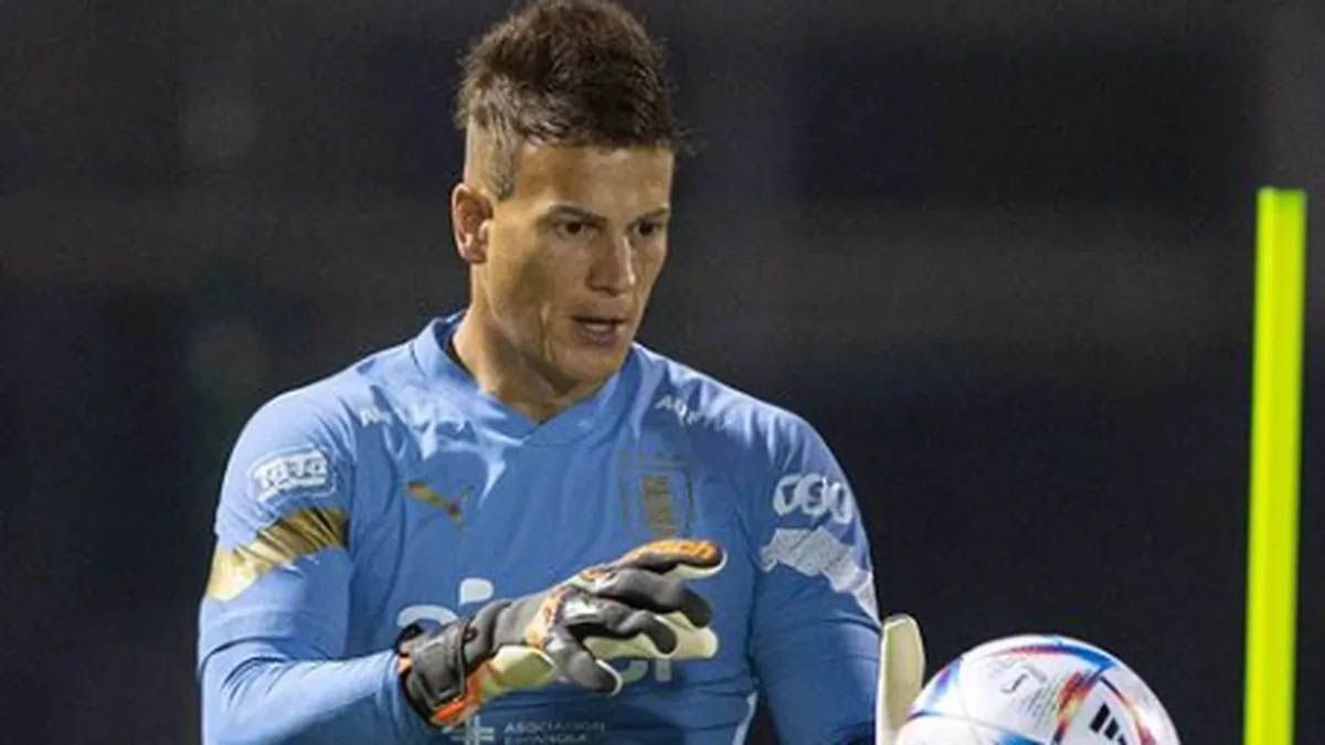 SebastiánSosa, exarquero de Vélez denunciado por abuso sexual, fue presentado como nuevorefuerzo de Juventud de Las Piedras de Uruguay y fue repudiado.