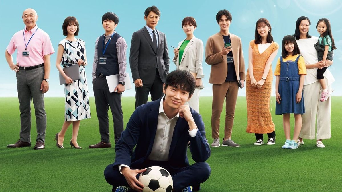 Ryotaro Shinmachi delante, y detrás los otros personajes. Ryotaro Shinmachi delante, y detrás los otros personajes.