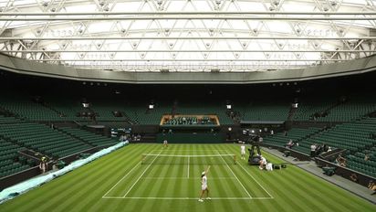 Wimbledon fue multado por vetar a rusas y bielorrusas