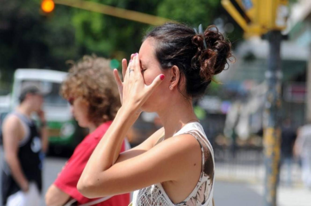 Evitar un golpe de calor es fundamental para que no pase a mayores. Evitar un golpe de calor es fundamental para que no pase a mayores.