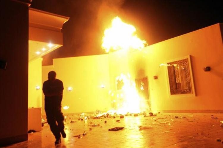 El consulado de USA tras los ataques (Foto: Reuters)