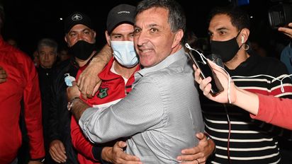 Ignacio Astore ganó en Newell's y perdieron Los Monos
