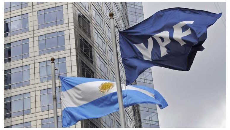YPF: Alberto F. se debate entre complacer a CFK o un acercamiento estratégico