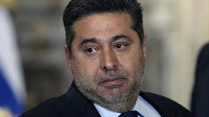 Reapareció Angelici y acusó a Riquelme de que “han ninguneado” a Tevez