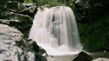 Una imponente cascada en Argentina, ideal para conocer este verano. Una imponente cascada en Argentina, ideal para conocer este verano.