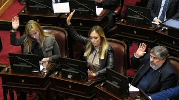 Los senadores K pedirán la expulsión de Kueider. Los senadores K pedirán la expulsión de Kueider.