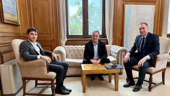 Debut de Santilli con Nacho Torres: Presupuesto, reforma laboral y ¿retenciones al petróleo? en la agenda