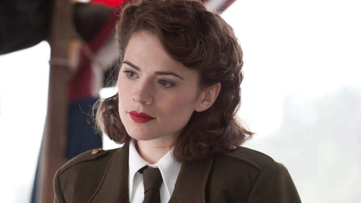 Hayley Atwell, que encarnó a Peggy Carter, la novia del Capitán América, en múltiples proyectos de Marvel (incluyendo series animadas y videojuegos), le pondrá voz a Lara Croft. Hayley Atwell, que encarnó a Peggy Carter, la novia del Capitán América, en múltiples proyectos de Marvel (incluyendo series animadas y videojuegos), le pondrá voz a Lara Croft.