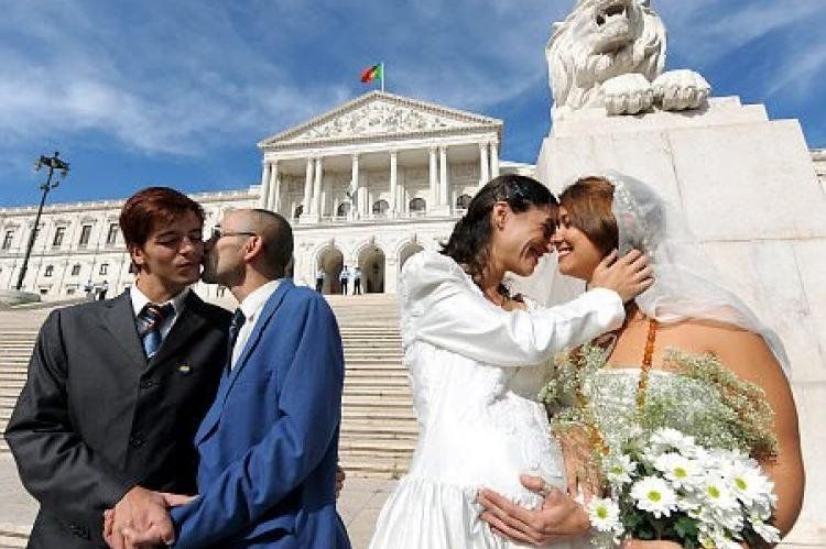 Los mismos derechos y el mismo significado.