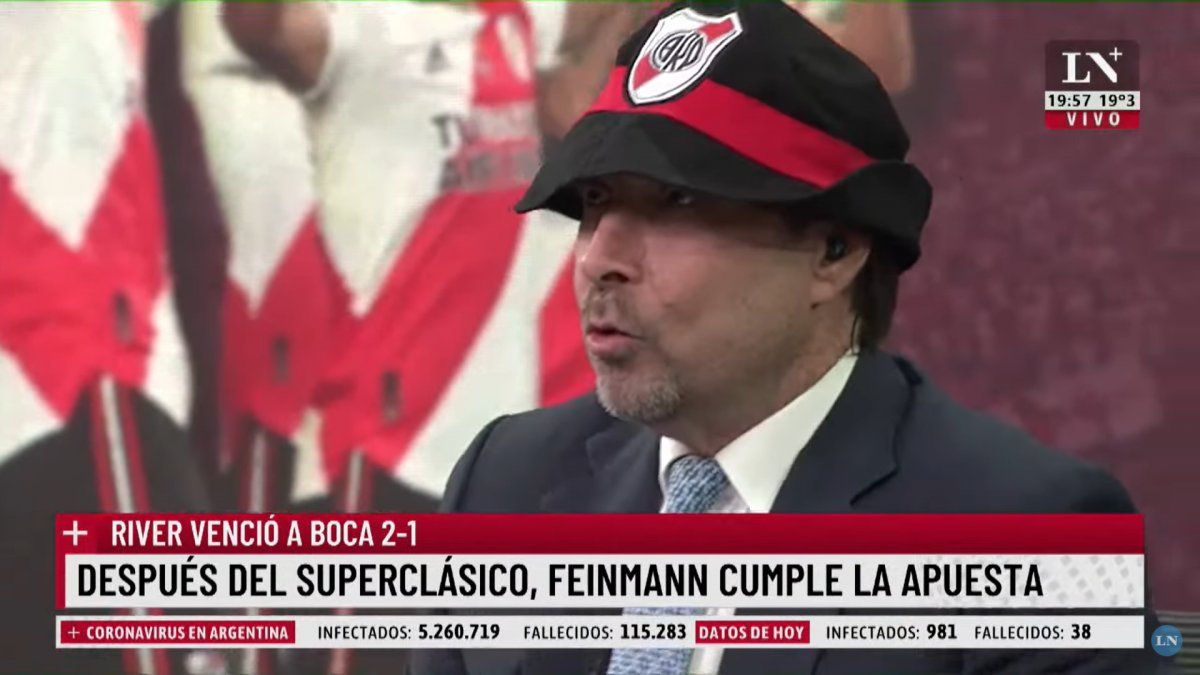 Eduardo Feinmann, reconocido hincha de Boca, posó con el piluso de River.&nbsp;