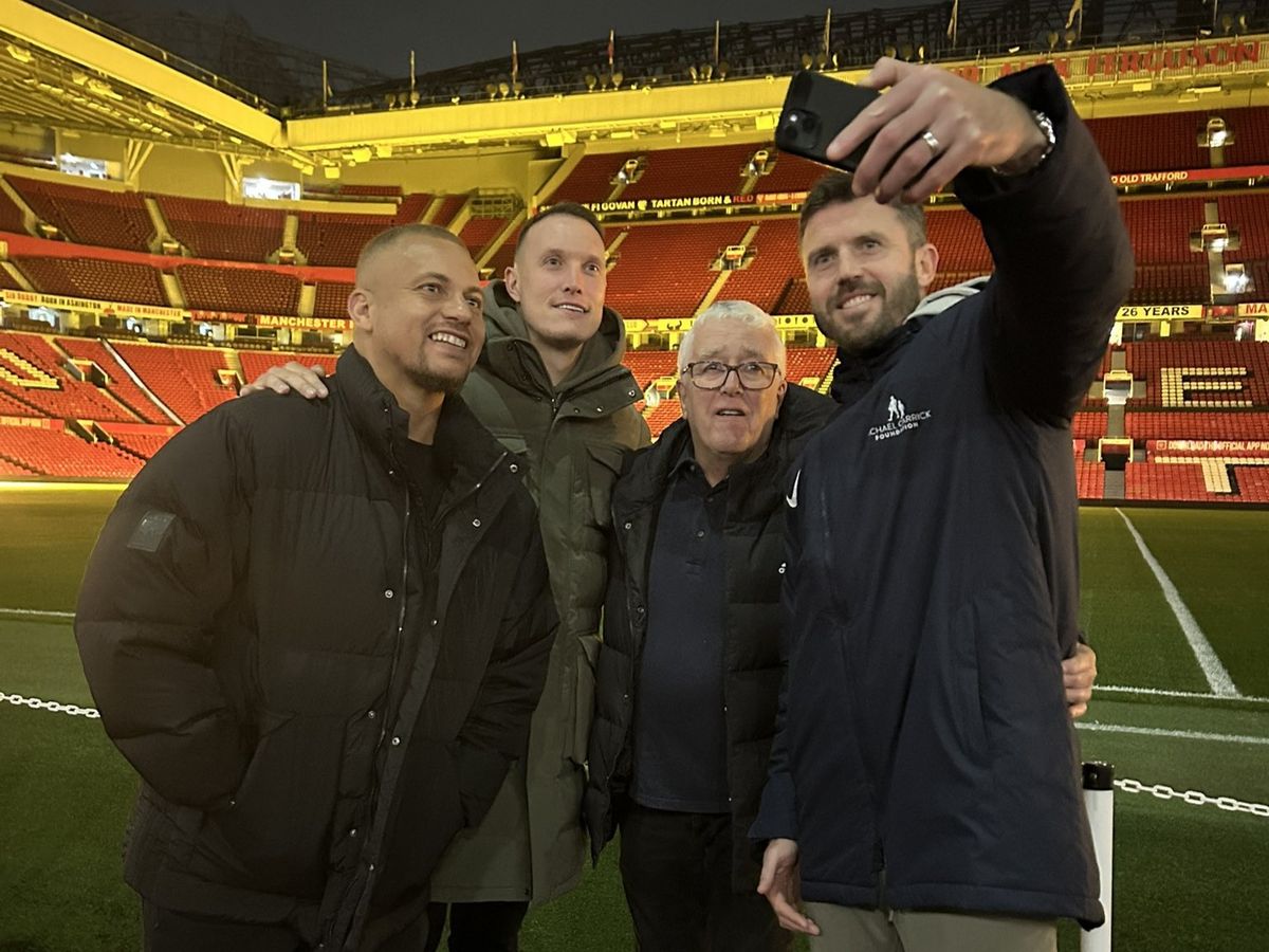 Los ex futbolistas se hicieron presente en el estadio Los ex futbolistas se hicieron presente en el estadio