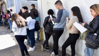El PBI cayó casi un 6% en el 1er trimestre y la desocupación es la más alta desde 2006