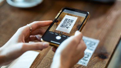 Revolución QR: Argentinos ya pueden pagar con pesos en Paraguay usando billeteras locales