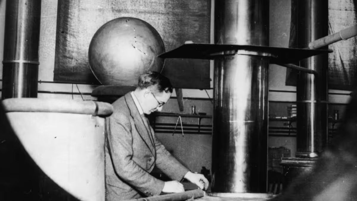 El científico irlandés Ernest Walton logró junto con John Cockcroft dividir el núcleo del átomo de forma artificial. El científico irlandés Ernest Walton logró junto con John Cockcroft dividir el núcleo del átomo de forma artificial.